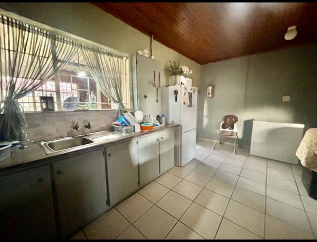 2 BEDROOM HOUSE FOR SALE IN VANDERBIJLPARK CW 5